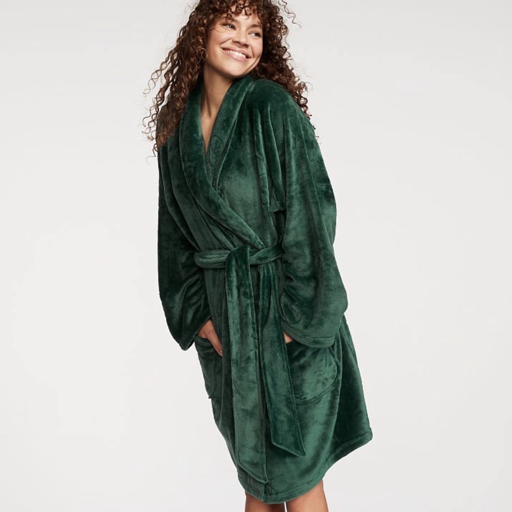 VS xs/sm short Robe & Slippers